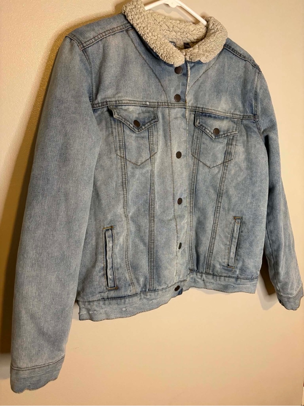 New York & Company Light Blue Denim Jacket with Cream Sherpa Collar Size L
